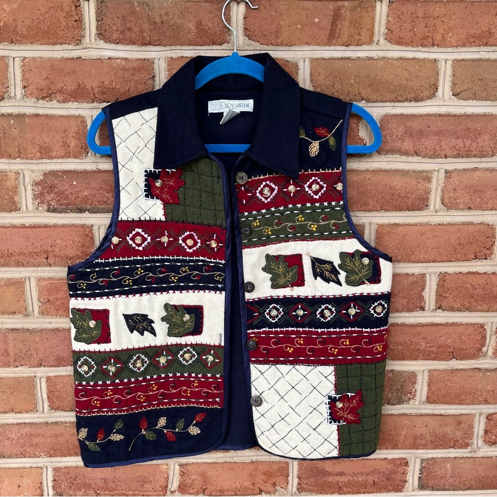 Incredible quality, beautiful fall scene collared vest with a country vibe. M